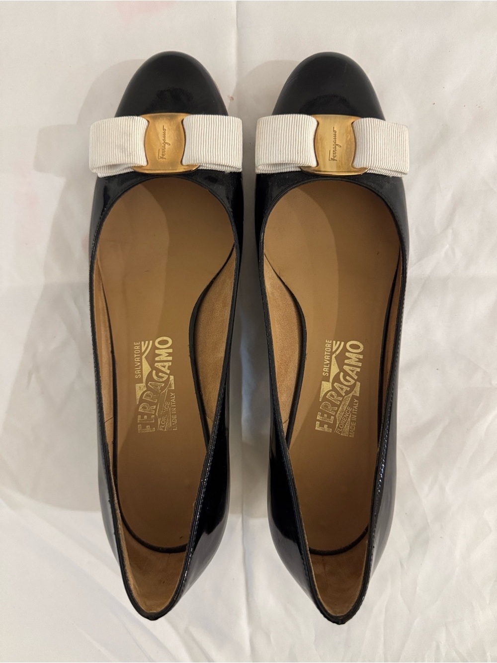 AUTHENTIC Salvatore Ferragamo Black Patent Vara Bow Ballet Flats